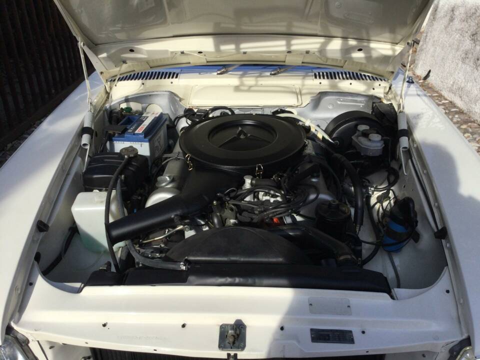 Image 12/18 of Mercedes-Benz 350 SL (1971)
