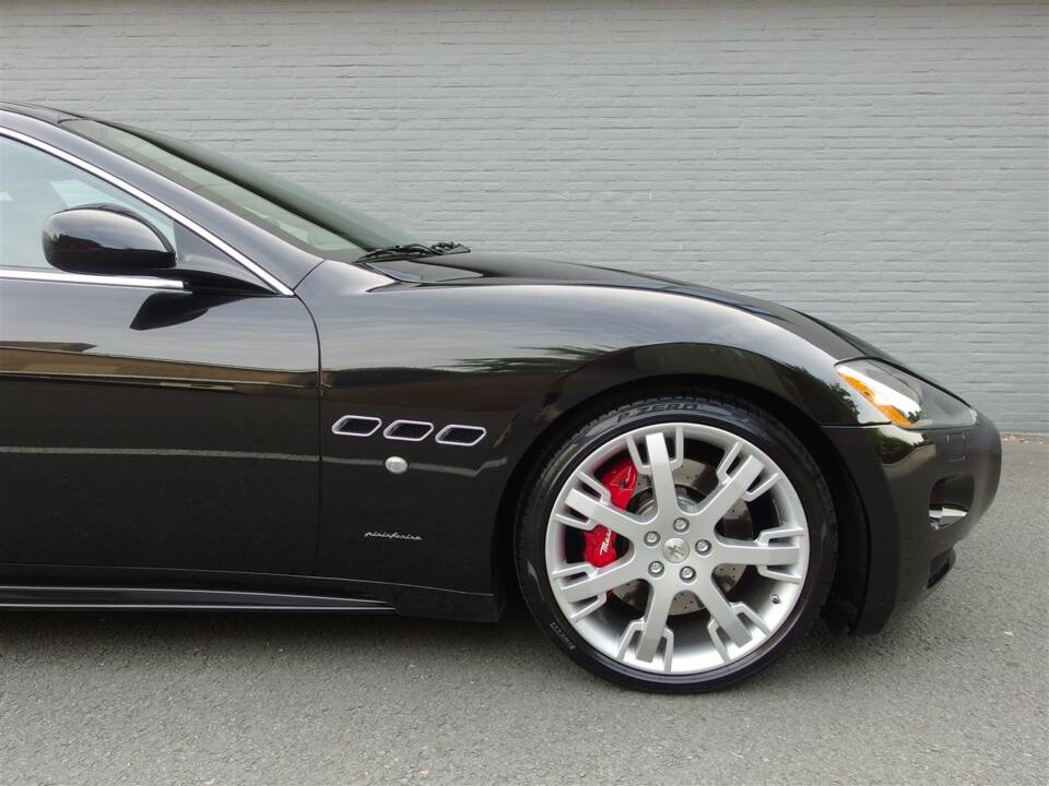 Afbeelding 30/100 van Maserati GranTurismo S (2010)