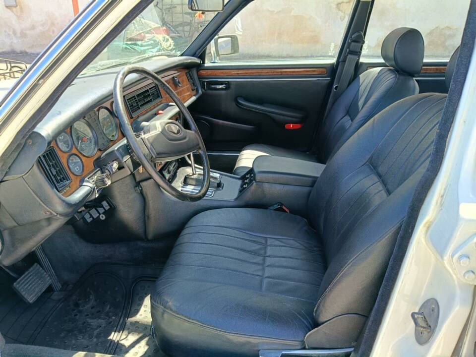 Image 49/50 of Jaguar XJ6 3.2 Sovereign (1983)