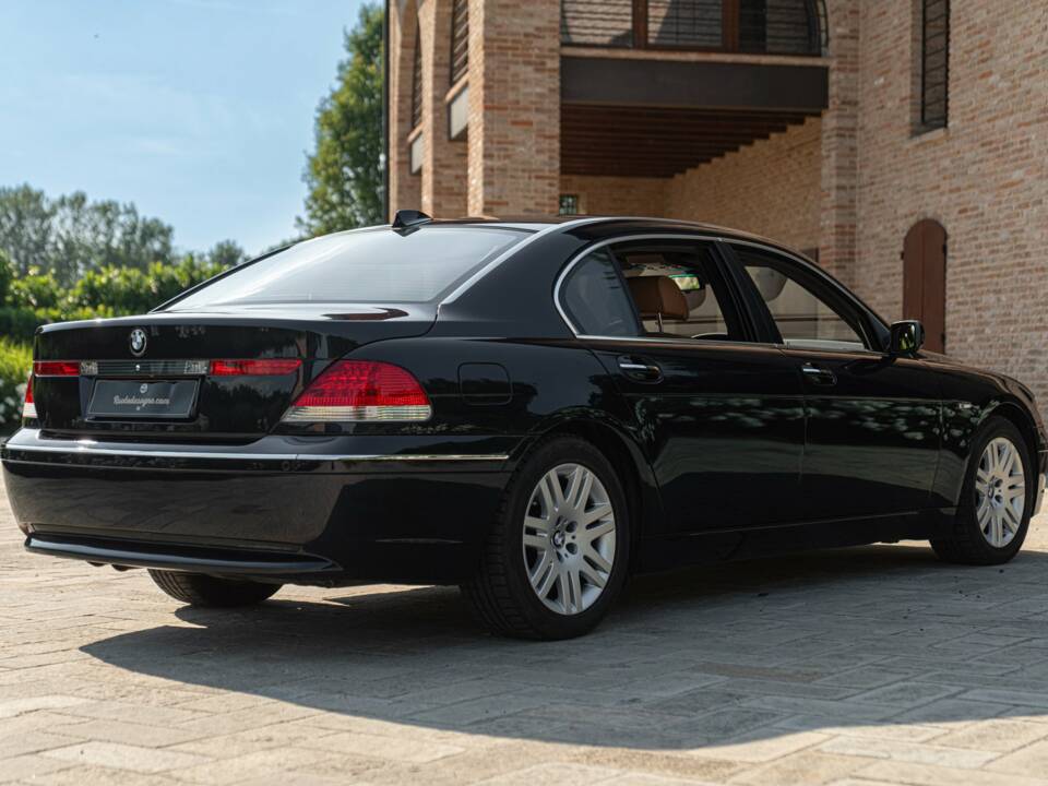 Image 6/50 of BMW 750iL (2001)