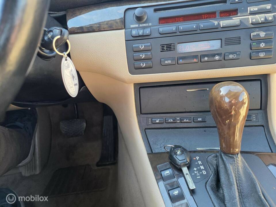 Image 16/38 of BMW 323Ci (2000)