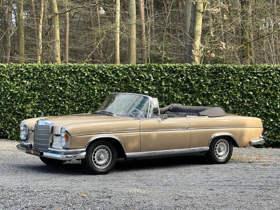 Image 2/22 of Mercedes-Benz 220 SE b (1963)