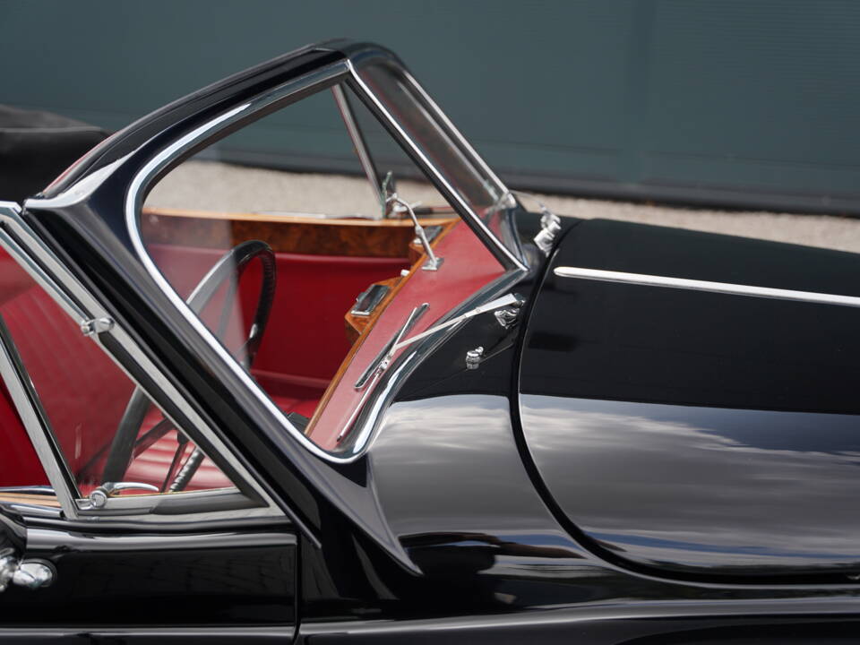 Image 48/50 of Jaguar XK 140 DHC (1956)