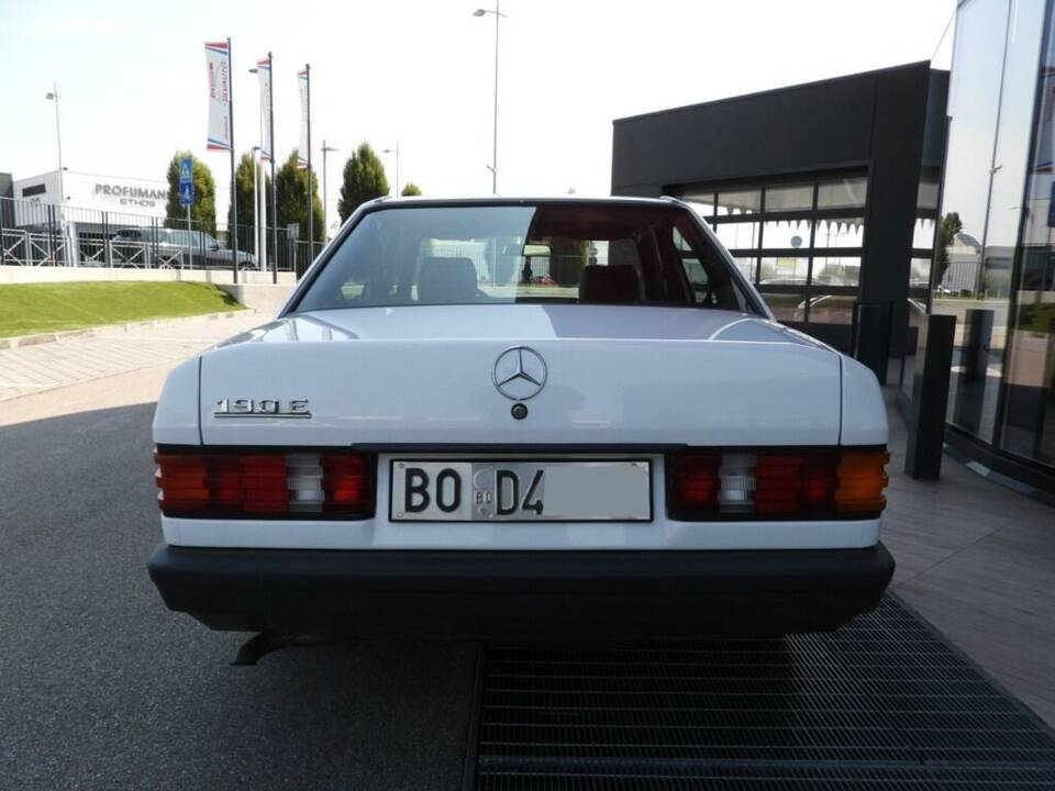 Bild 5/15 von Mercedes-Benz 190 E (1988)