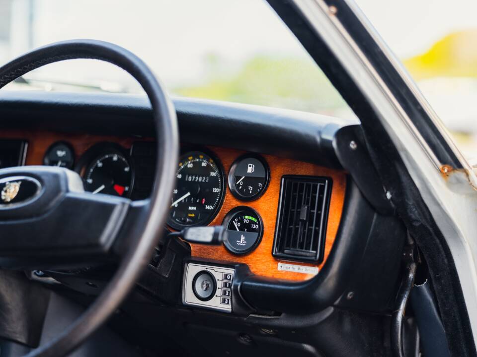 Image 46/50 of Jaguar XJ 6 4.2 (1982)