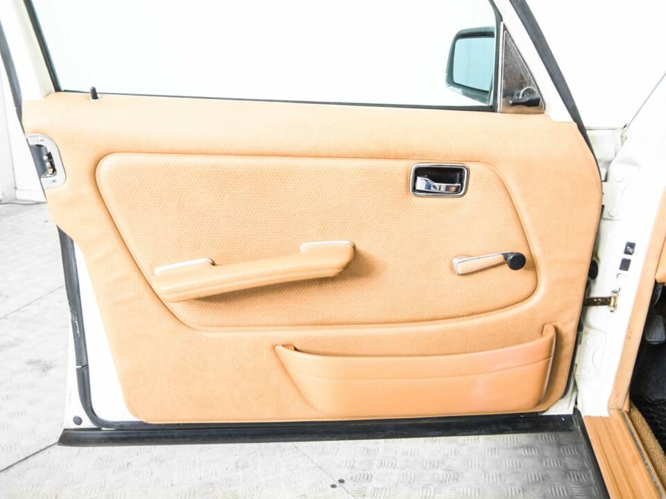 Image 31/50 of Mercedes-Benz 300 D (1980)