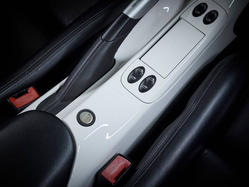 Imagen 62/98 de Porsche 911 Carrera 4S (2004)