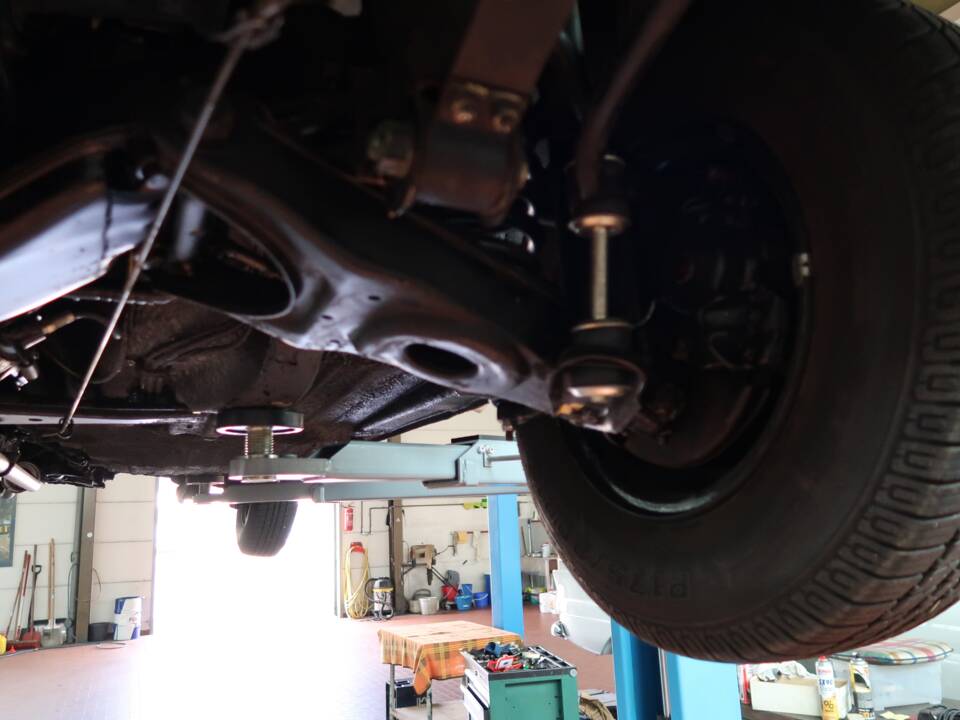 Image 27/32 of Mercedes-Benz 200 D (1966)