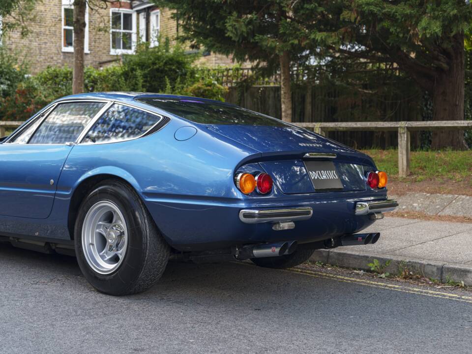 Afbeelding 12/26 van Ferrari 365 GTB&#x2F;4 Daytona (1971)
