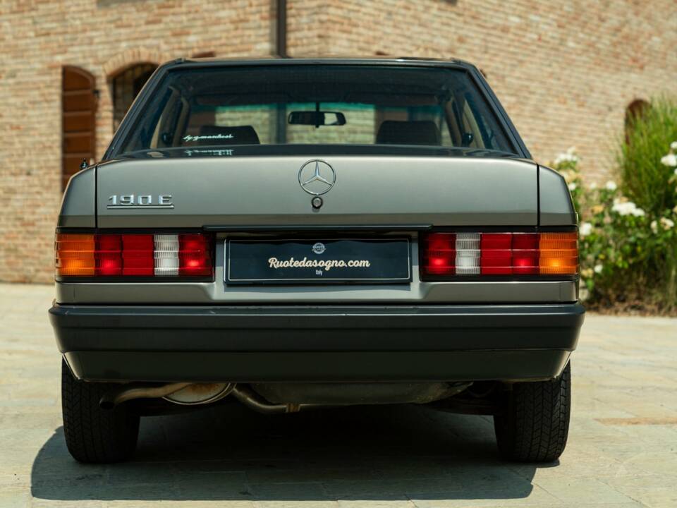 Imagen 8/50 de Mercedes-Benz 190 E (1987)