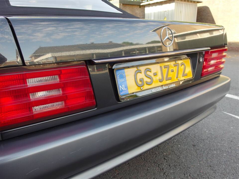 Image 26/96 of Mercedes-Benz 300 SL (1992)