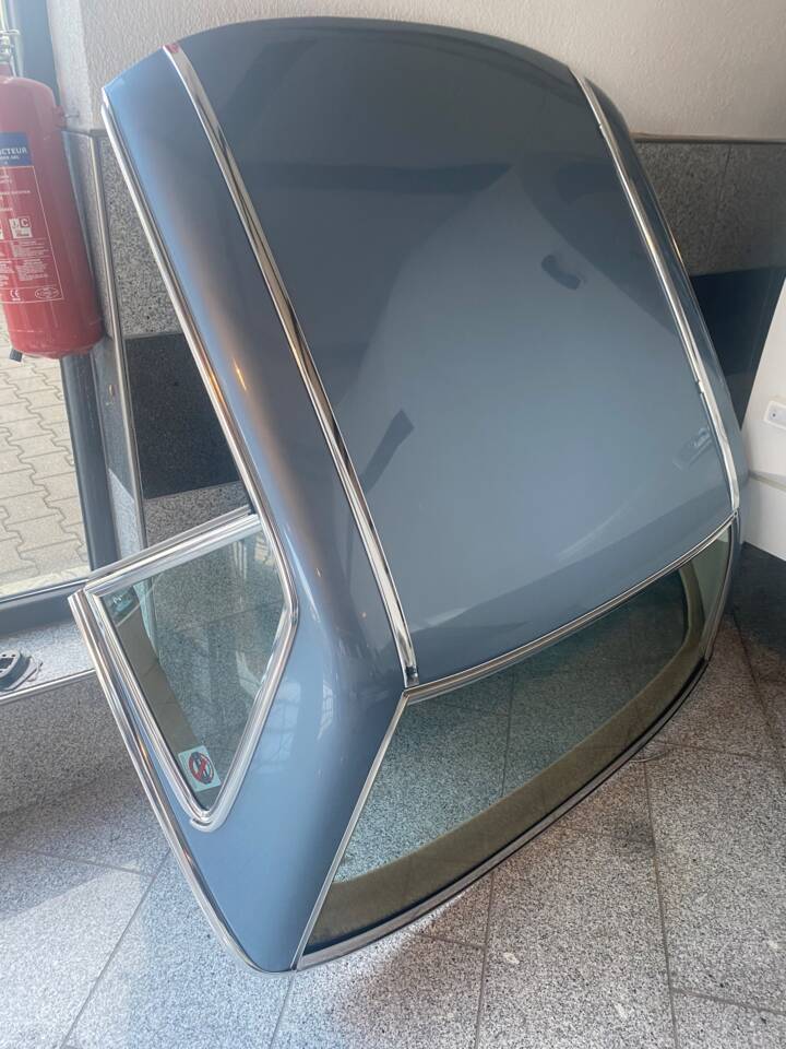 Image 16/19 of Mercedes-Benz 560 SL (1987)