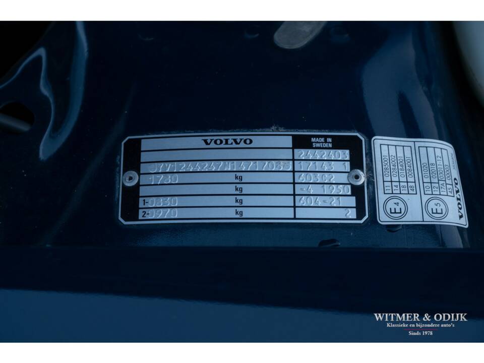 Image 28/28 of Volvo 240 (1992)