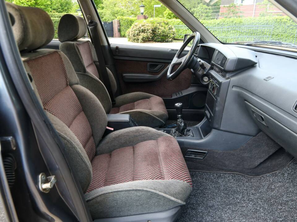 Bild 42/50 von Peugeot 405 Mi16 (1990)