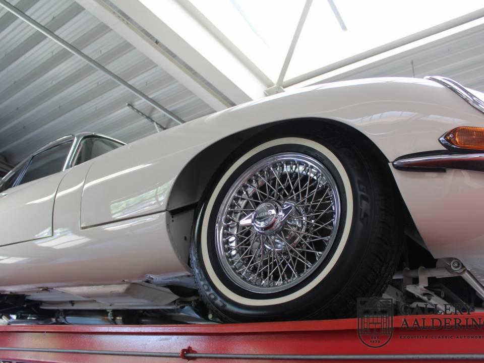 Image 24/50 of Jaguar E-Type 3.8 (1964)