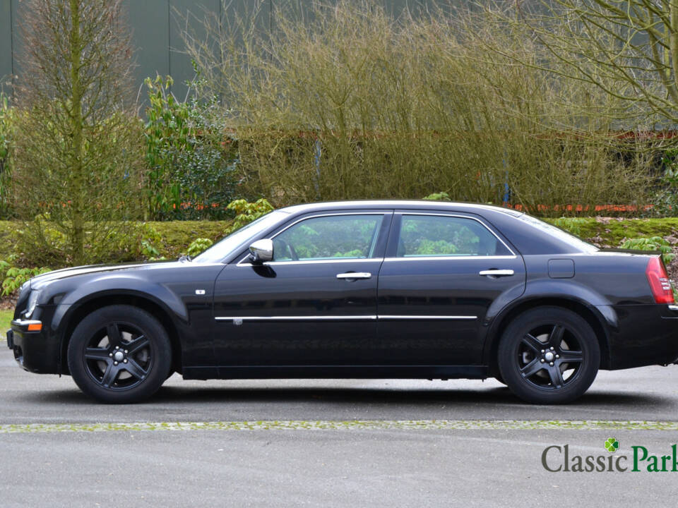 Image 2/50 of Chrysler 300 C SRT8 (2010)