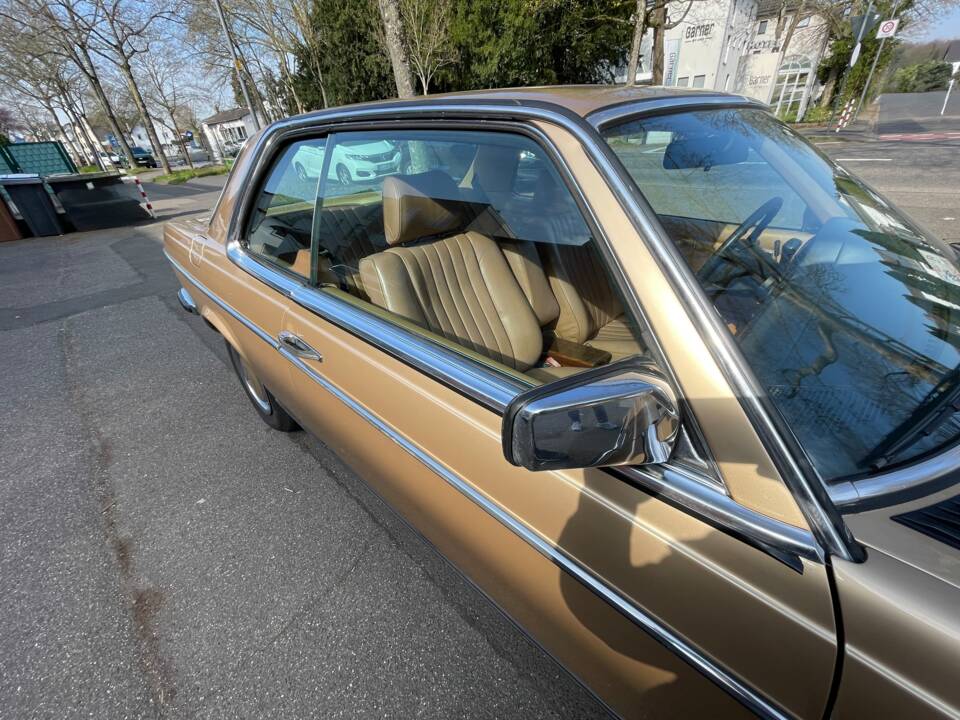 Image 13/20 de Mercedes-Benz 280 CE (1981)