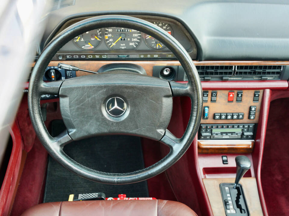 Bild 15/50 von Mercedes-Benz 500 SEC (1989)