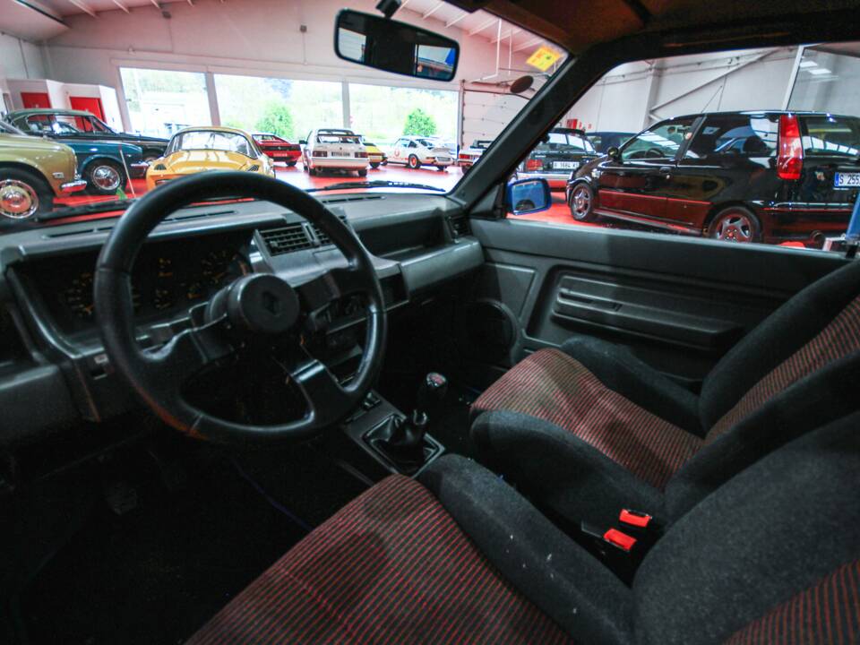 Bild 10/16 von Renault R 5 GT Turbo (1988)