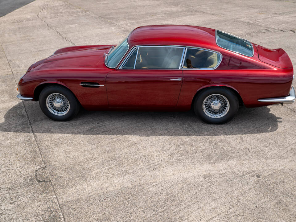 Immagine 13/14 di Aston Martin DB 6 Mk II (1970)