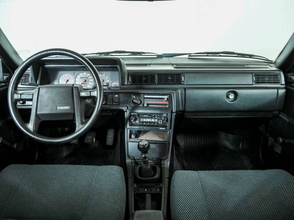 Image 7/50 of Volvo 740 GL (1987)