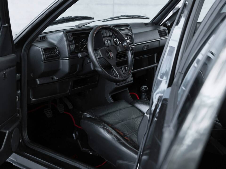 Image 25/39 of Volkswagen Golf Mk II GTi 16V 1.8 (1991)