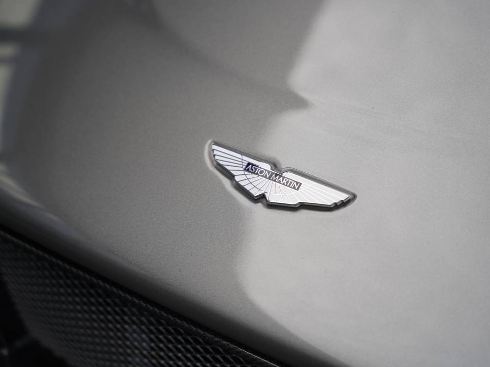 Image 33/50 of Aston Martin V12 Vantage S (2014)