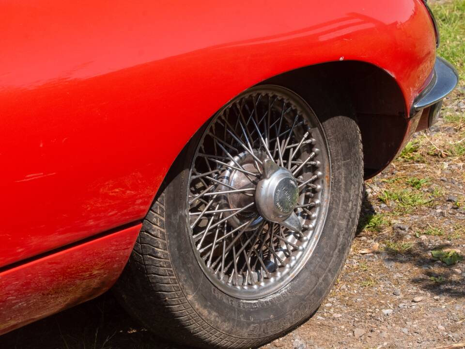 Image 17/50 de Jaguar Type E (2+2) (1969)