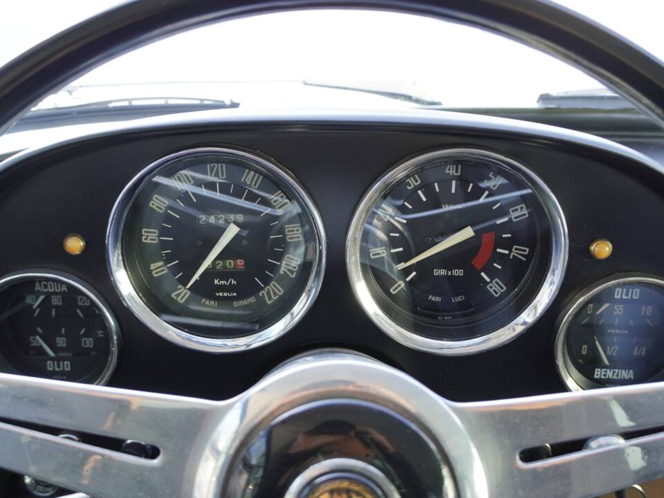 Immagine 27/41 di Alfa Romeo 2000 Spider (1959)