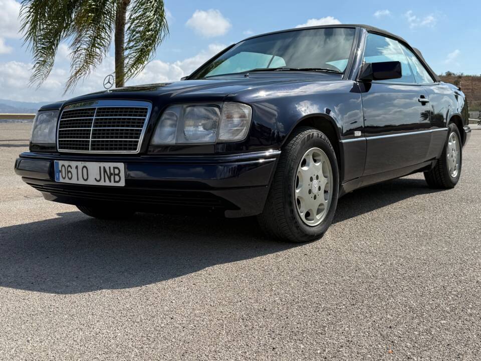 Image 9/30 of Mercedes-Benz E 200 "Final Edition" (1997)