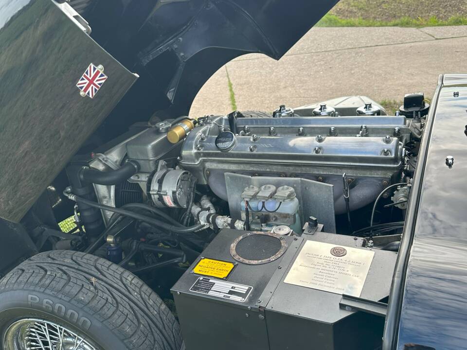 Image 13/23 de Jaguar Type E 4.2 (1964)