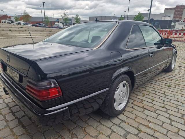 Image 2/6 of Mercedes-Benz 230 CE (1988)