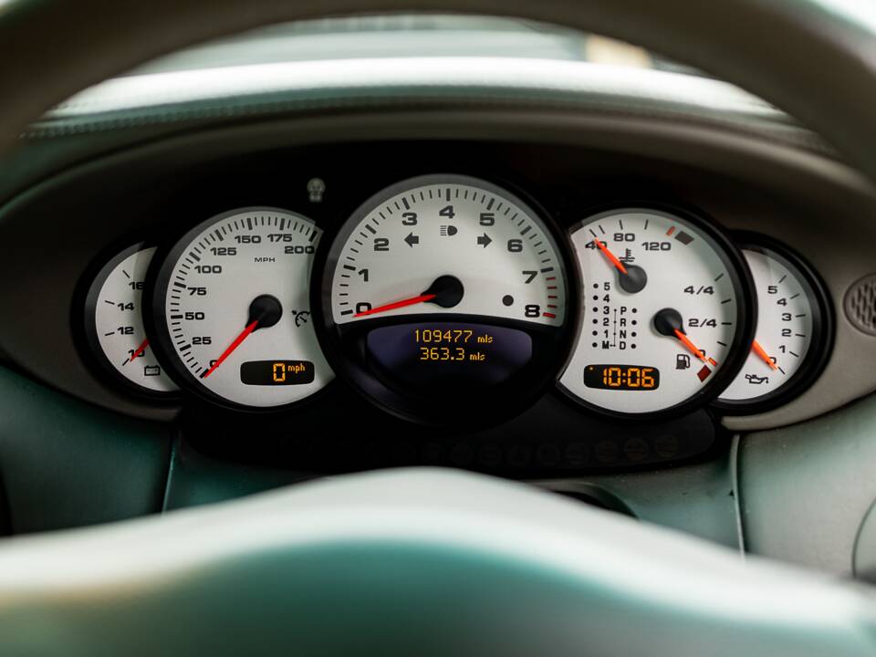 Image 26/50 of Porsche 911 Carrera 4S (2002)