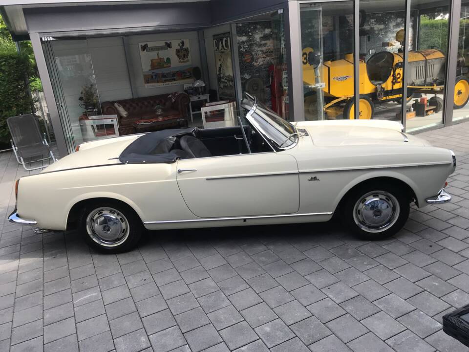 Image 16/33 of FIAT 1200 Convertible (1961)