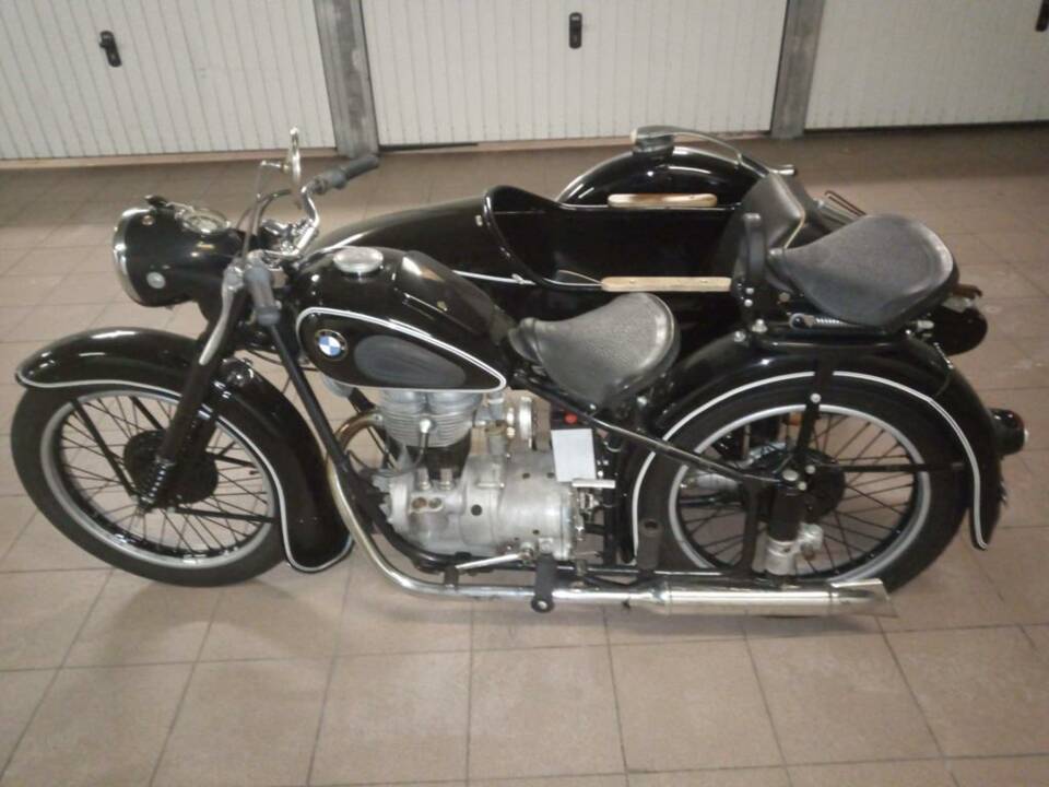 Image 3/7 of BMW R 25 (1951)