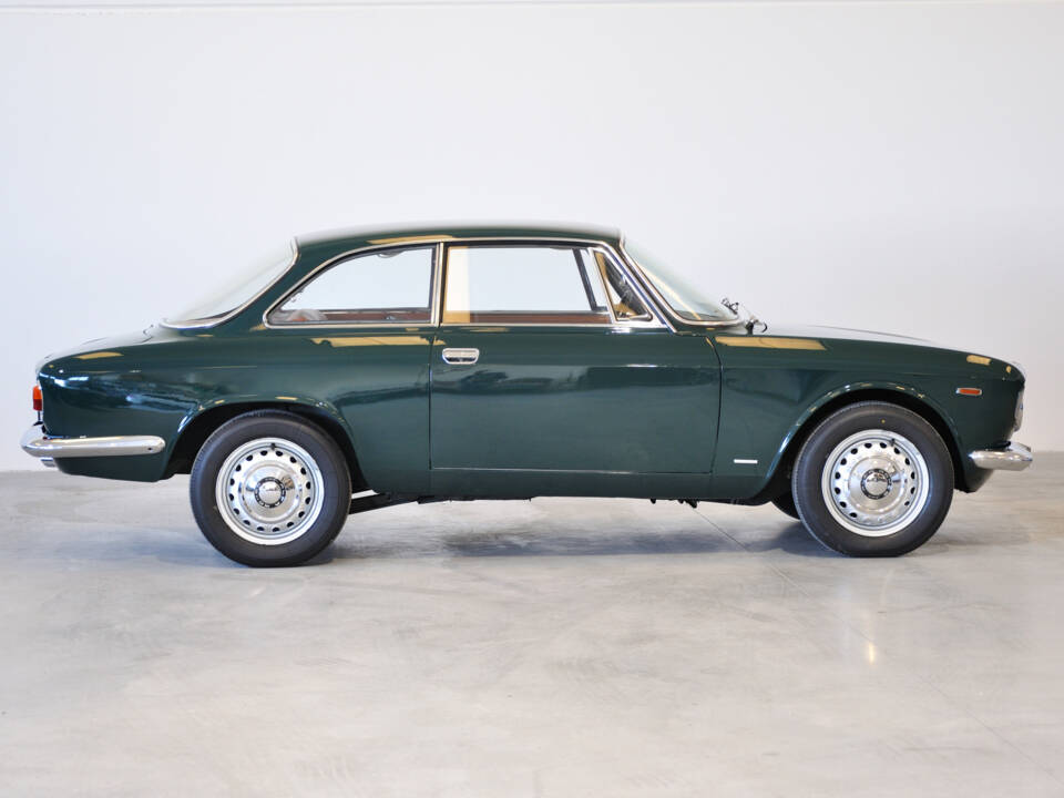 Image 21/65 of Alfa Romeo Giulia 1600 Sprint GT (1964)