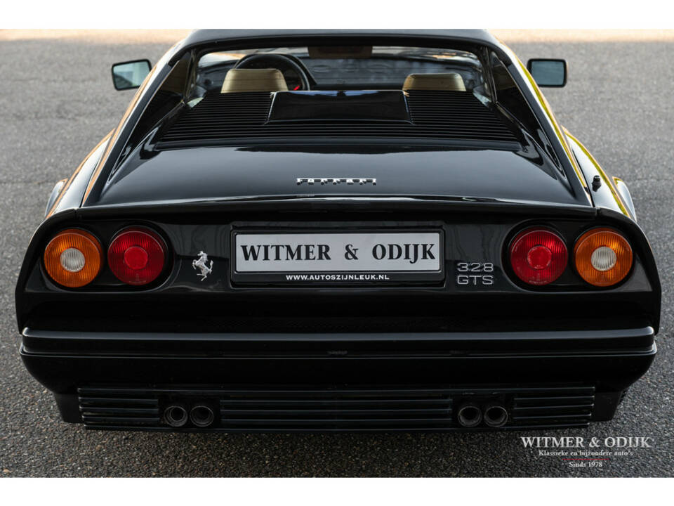 Image 23/41 de Ferrari 328 GTS (1989)