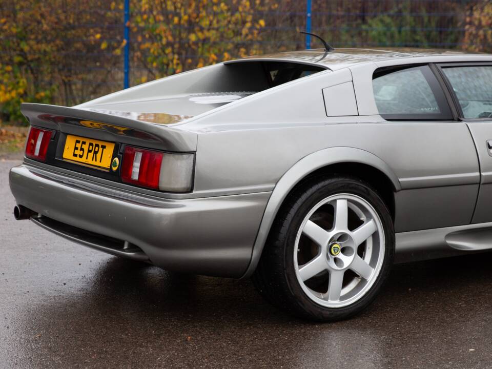 Image 29/50 of Lotus Esprit GT3 (1998)