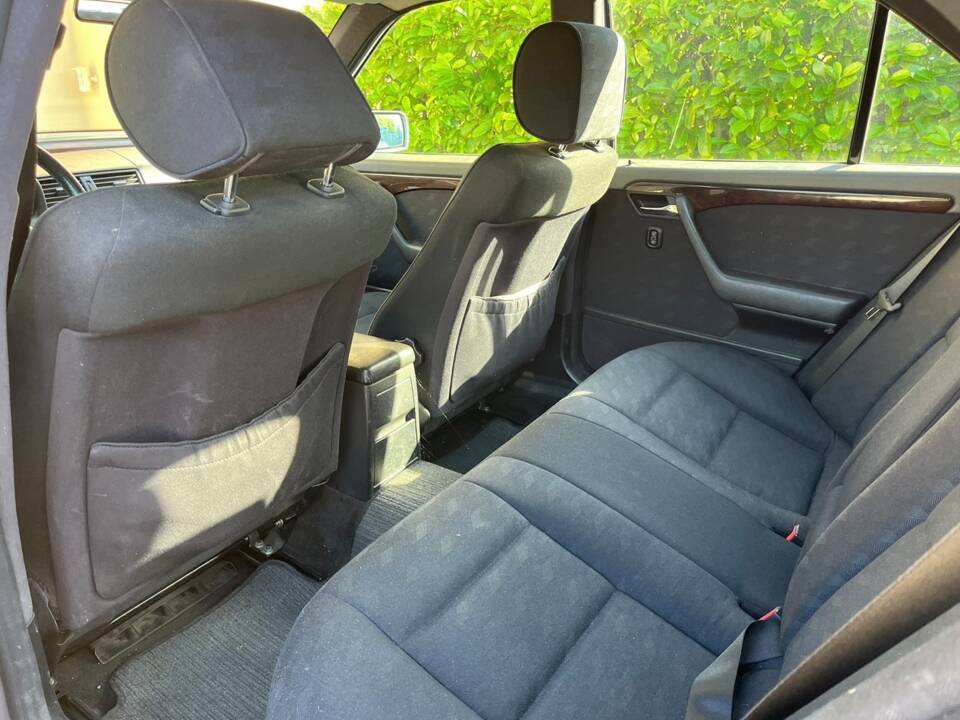 Image 7/11 of Mercedes-Benz C 220 Diesel (1995)