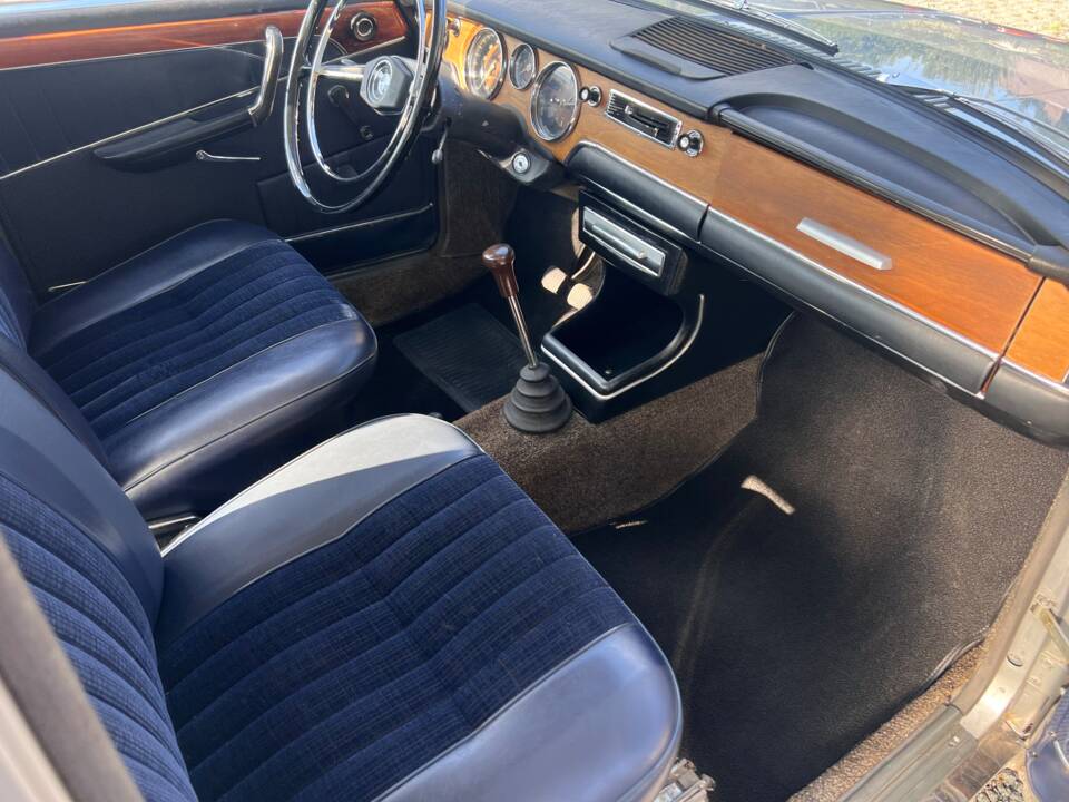 Image 23/30 of BMW 2000 tilux (1968)