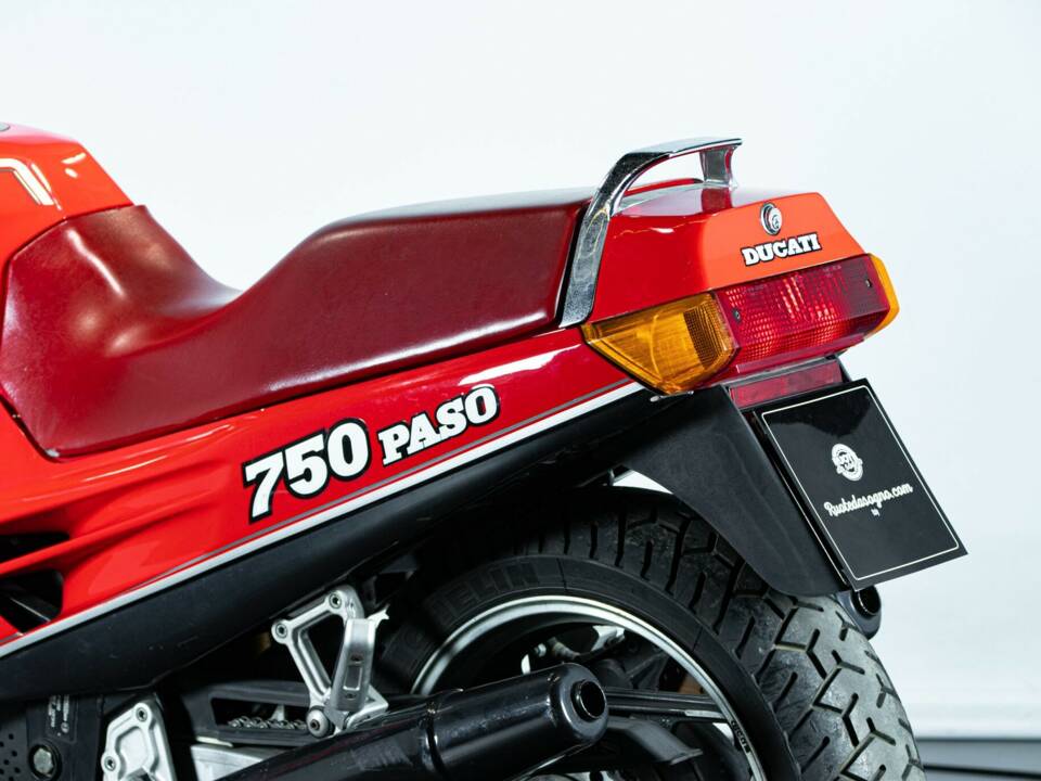 Bild 13/50 von Ducati 750 Paso (1987)
