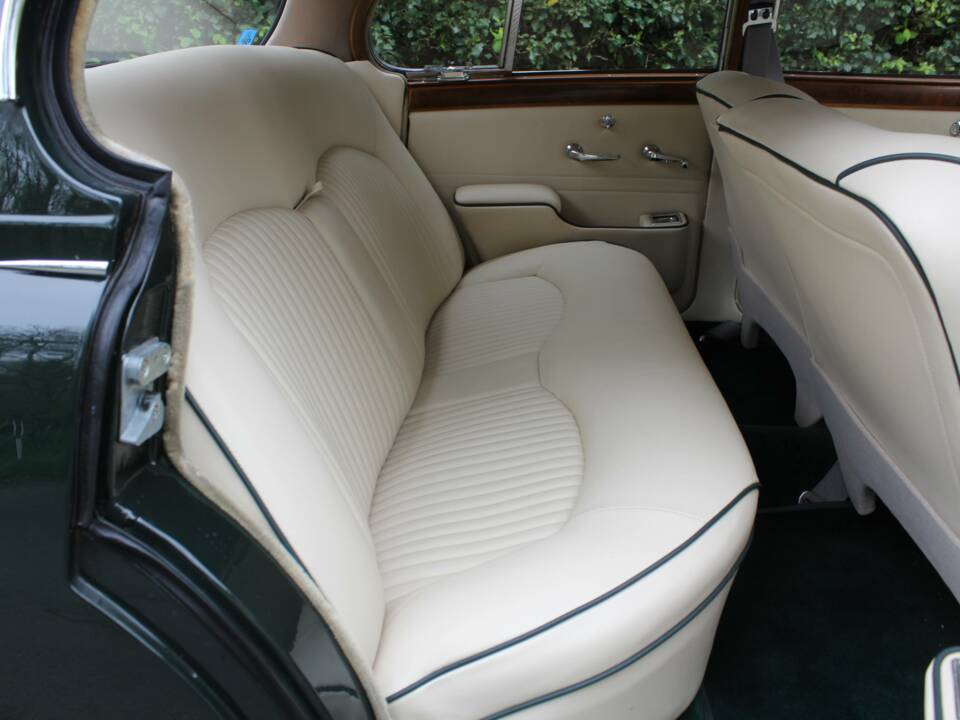 Image 14/20 of Jaguar S-Type 3.4 (1968)