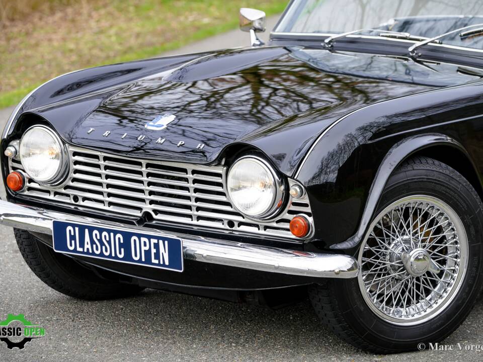 Image 15/37 of Triumph TR 4 (1965)