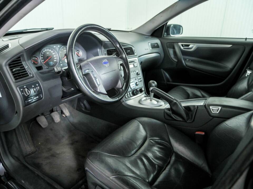 Bild 11/48 von Volvo V 70 2.4 (2006)