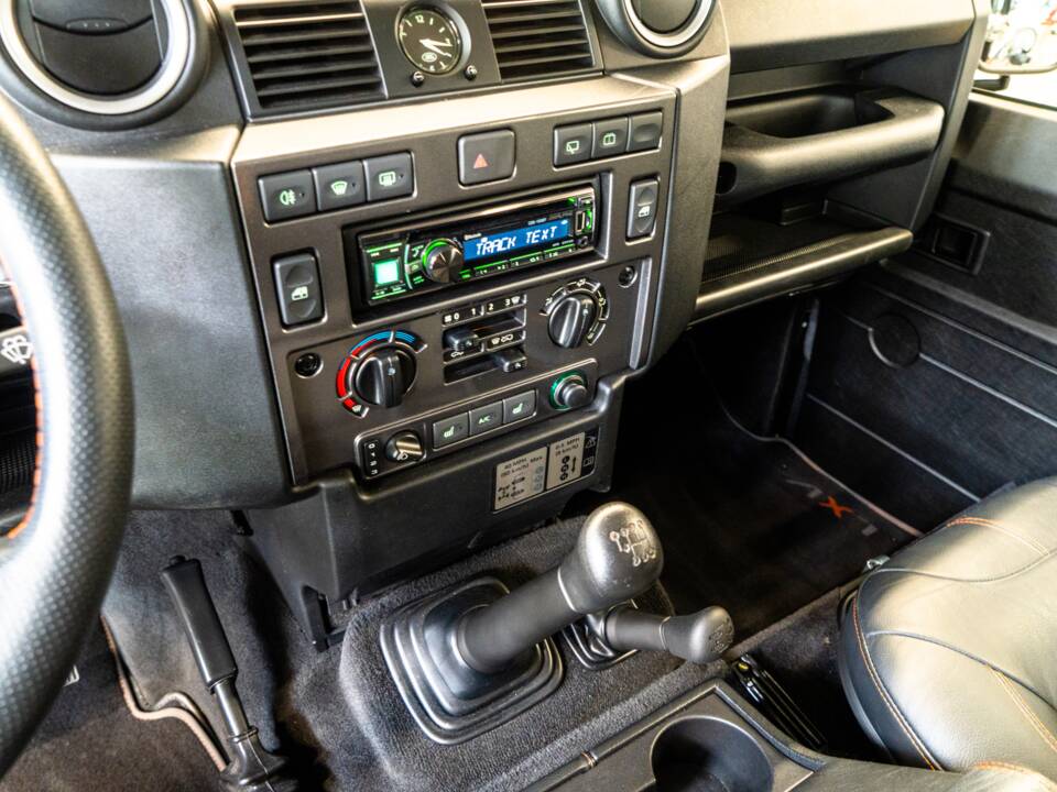 Bild 18/30 von Land Rover Defender 110 (2013)