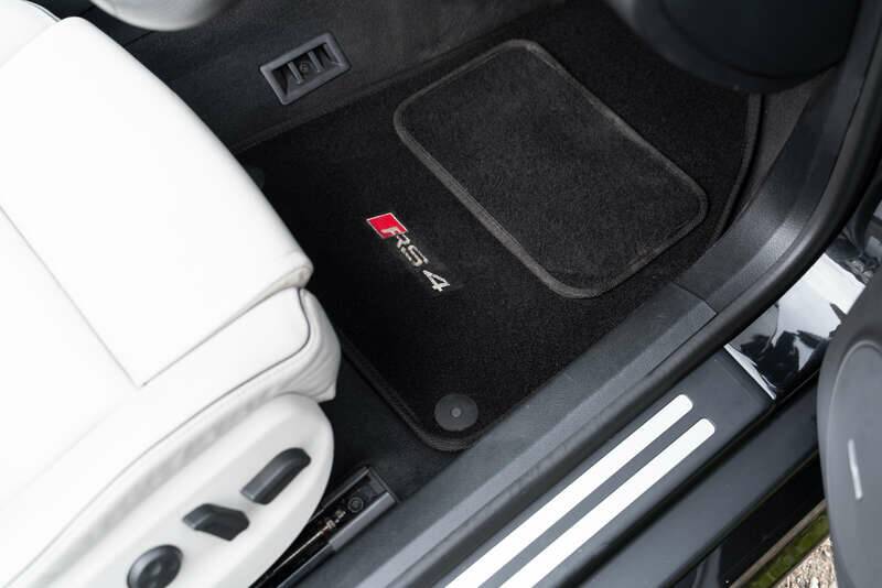 Bild 24/35 von Audi RS4 (2006)