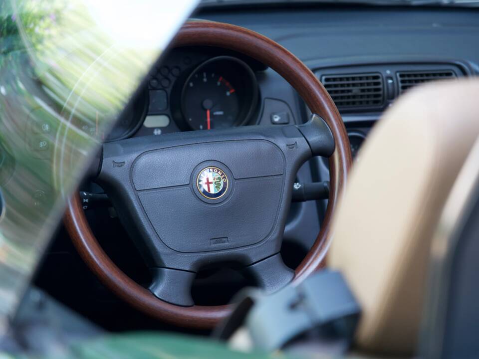 Bild 34/43 von Alfa Romeo Spider 2.0 Twin Spark 16V (1995)