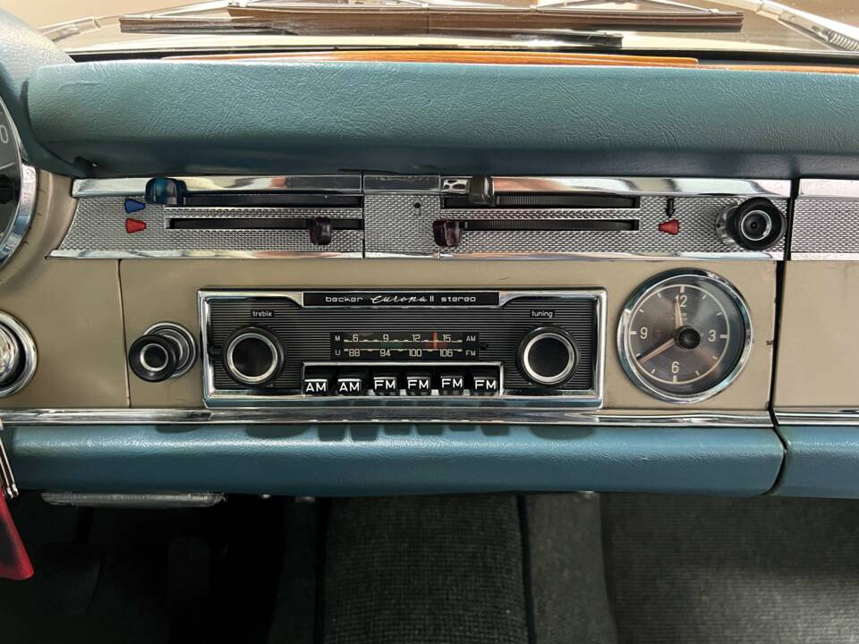 Image 24/26 de Mercedes-Benz 250 SL (1967)