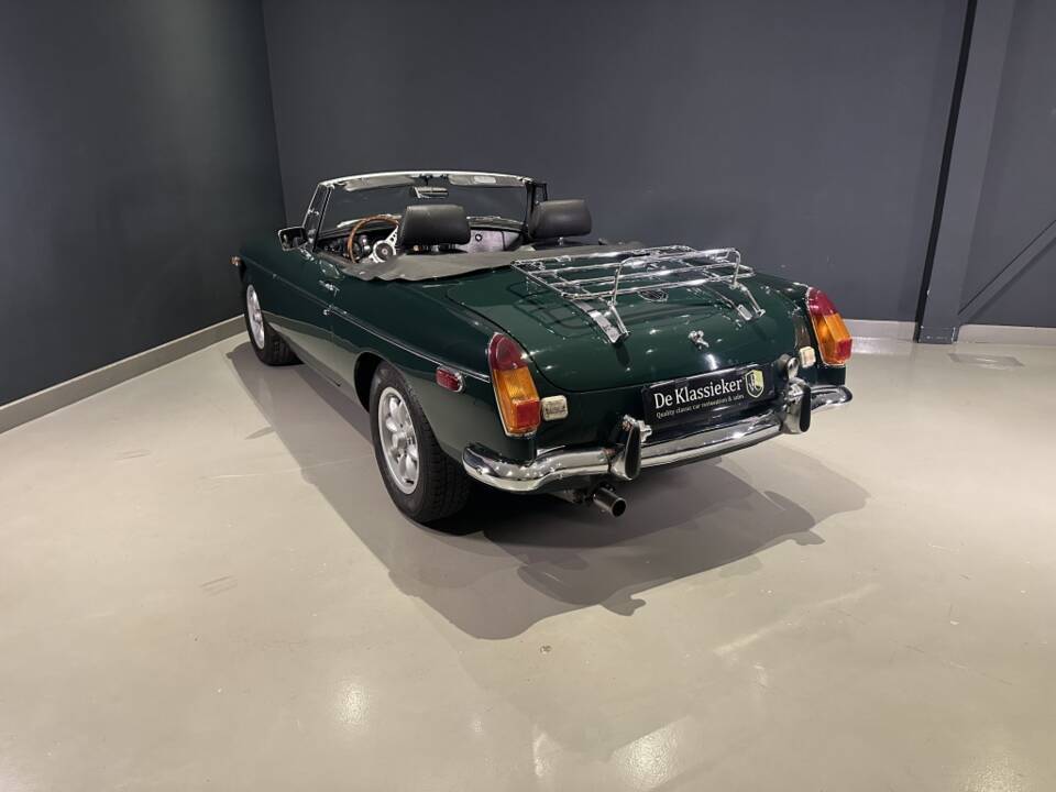 Afbeelding 2/30 van MG MGB (1973)