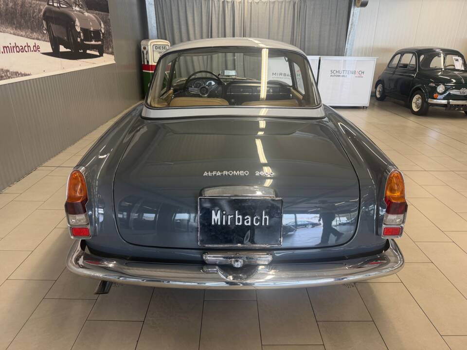 Image 7/16 of Alfa Romeo 2600 Spider (1963)